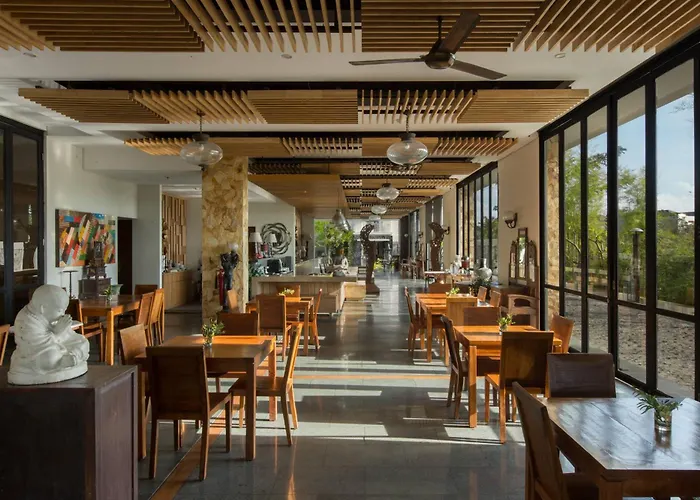 Paragon Hotel