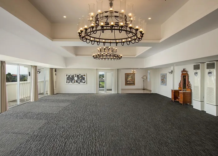 Paragon Hotel