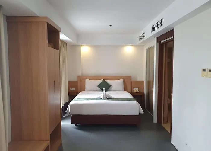 Paragon Hotel