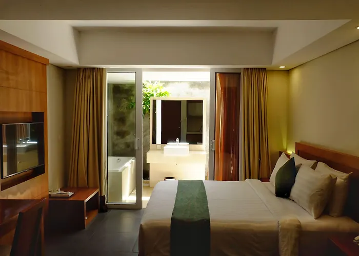 Paragon Hotel 4*