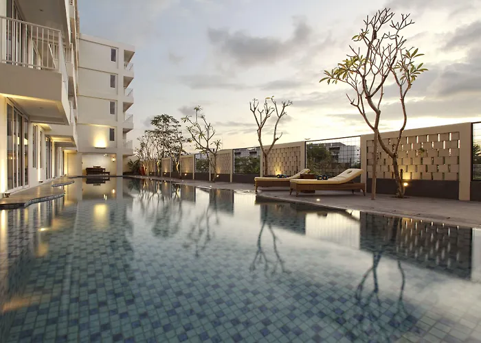 Paragon Hotel 4*
