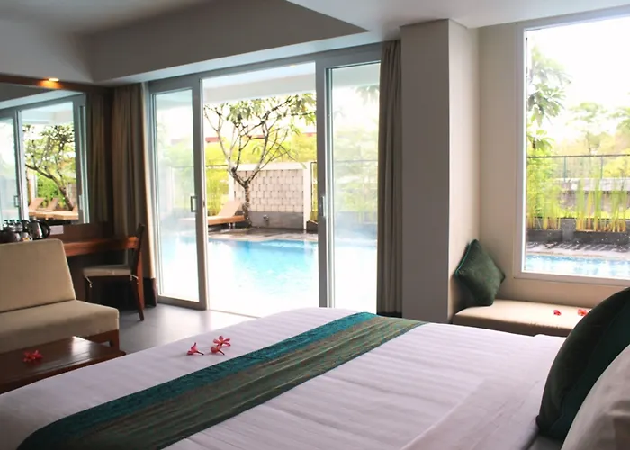 Paragon Hotel 4*