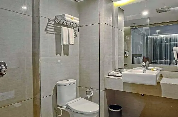Paragon Hotel 4*