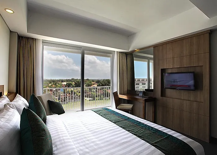 Paragon Hotel 4*