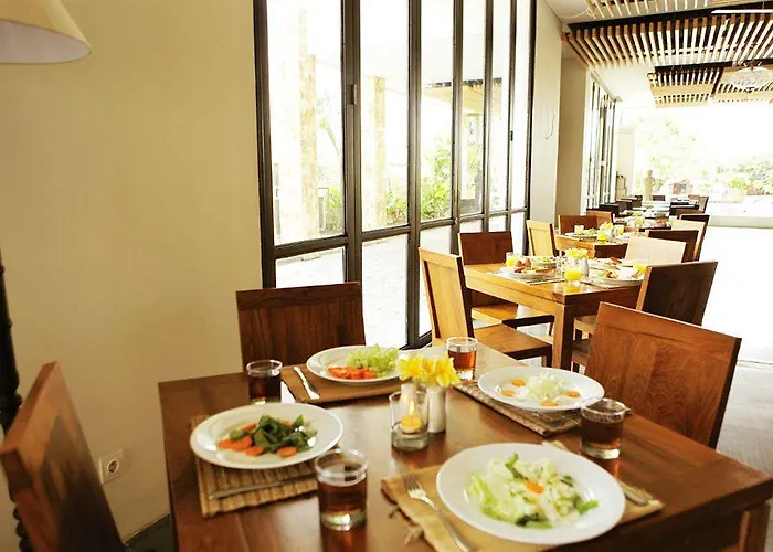 Paragon Hotel 4*