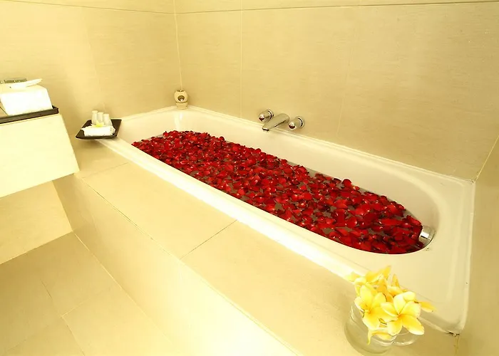 Paragon Hotel 4*